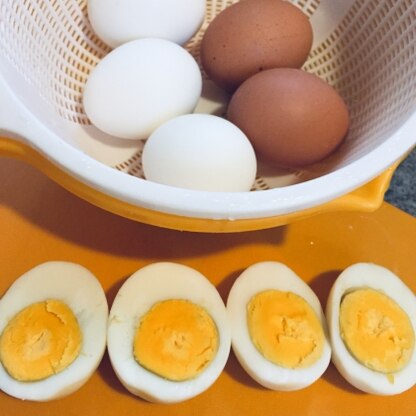 活力鍋でできるのかなぁ？！と探しました！  新旧の卵で作りましたが どちらも殻が！ツルんとむけて気持ちぃぃ〜！！  今からタルタル作ります！
明日は玉子サンド♡